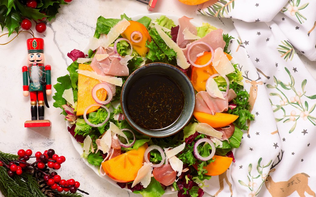 Салат з хурмою і хамоном