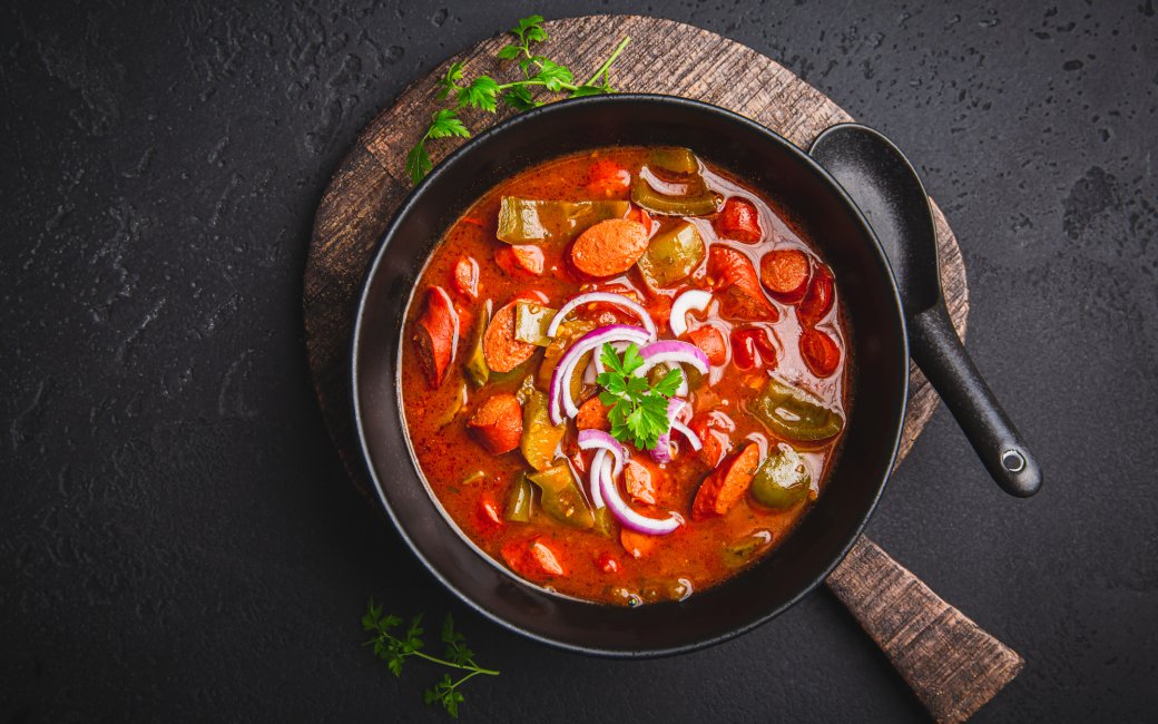 Солянка з ковбасою