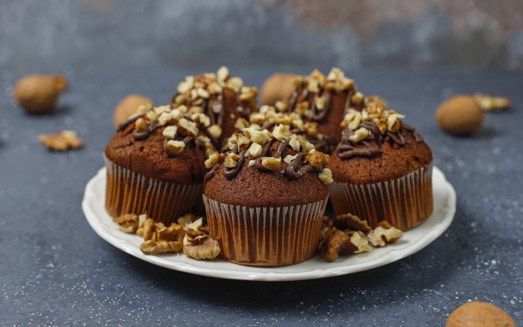 Шоколадные кексы с орехами