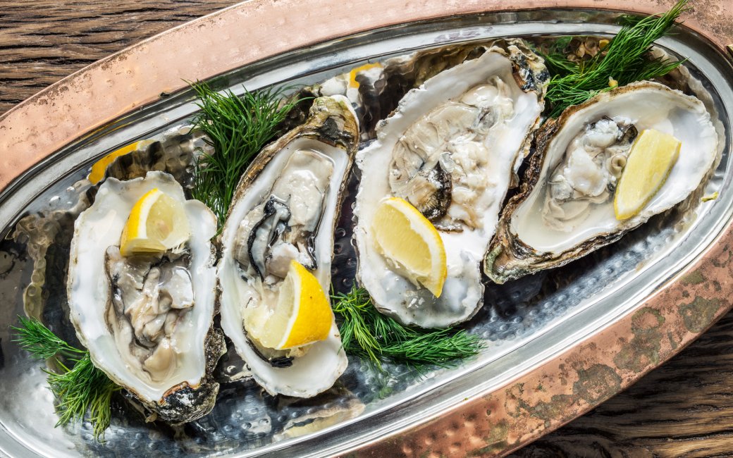 Устриці з лимоном