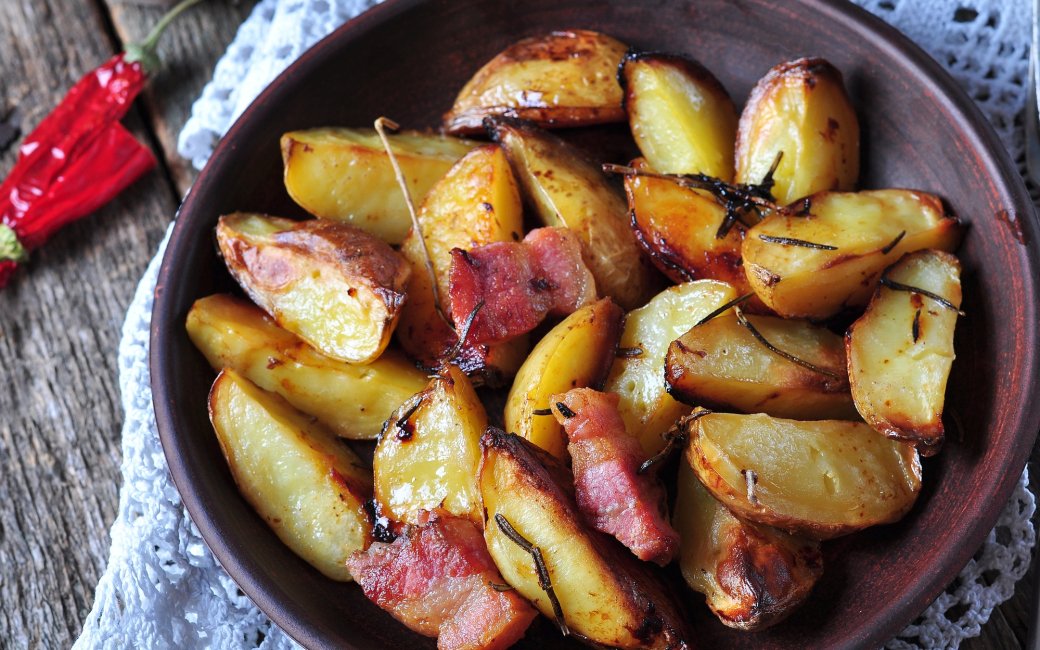 Змажена картопля з беконом