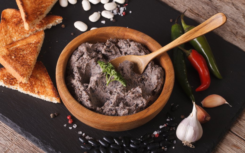 Паштет з квасолі та квашених огірків