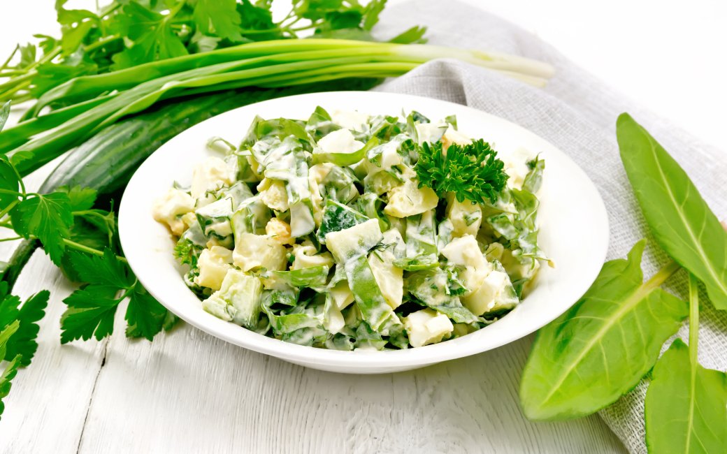 Картопляний салат зі щавлем і солоним огірком