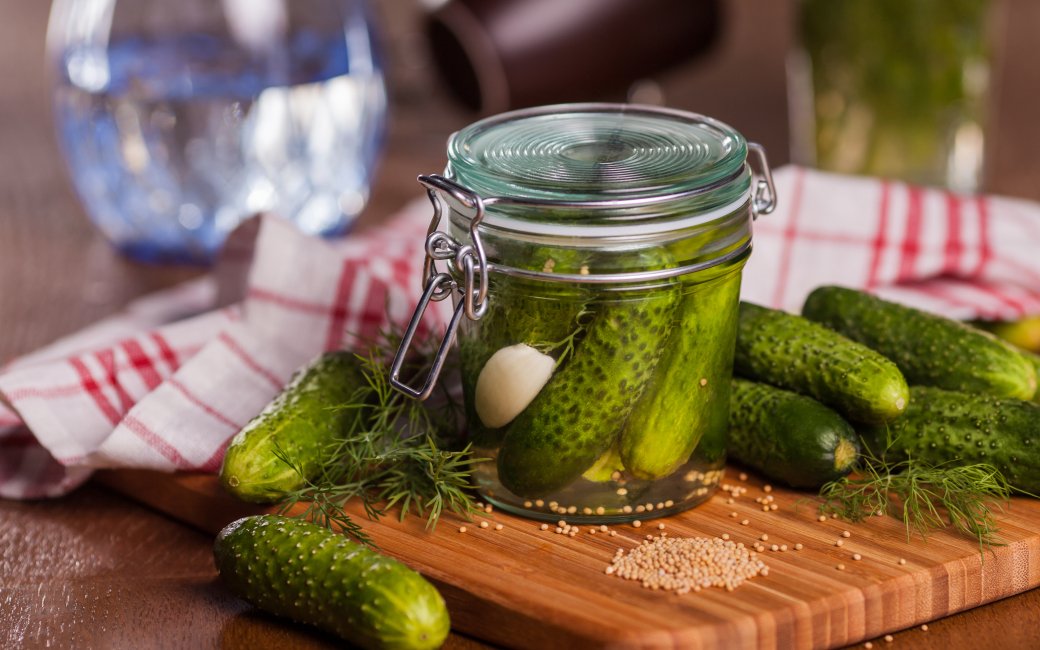 Малосольні огірки