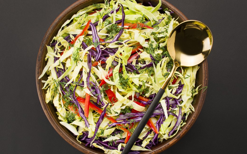 Салат з молодою капустою