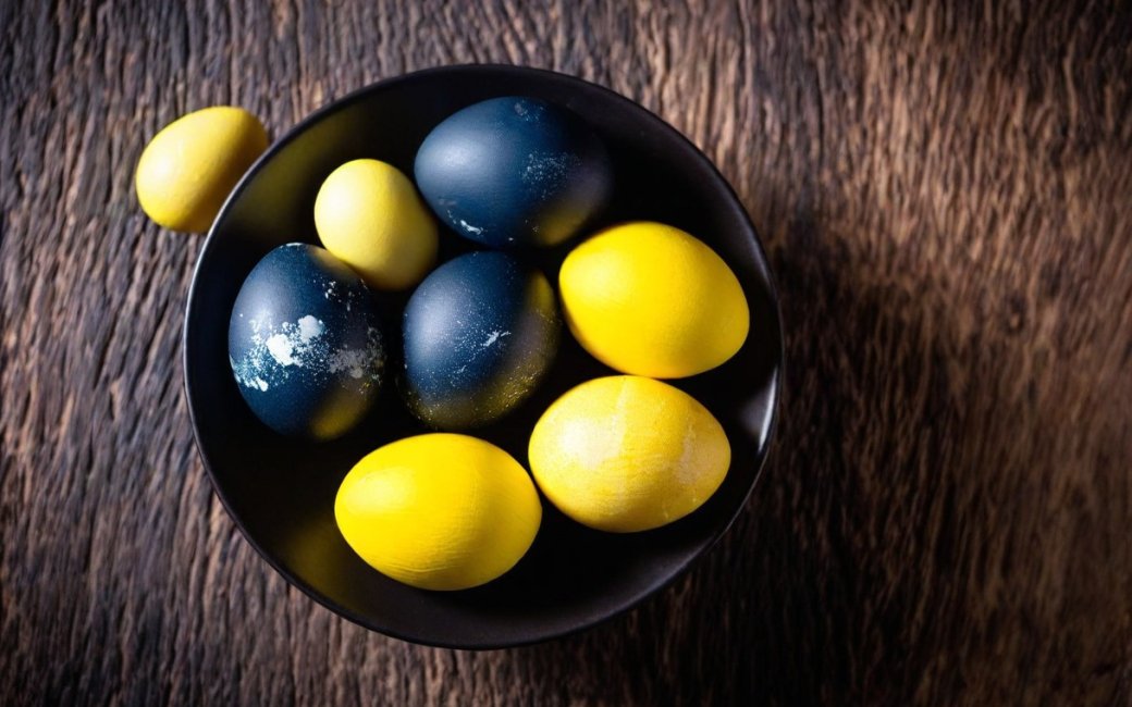 Як фарбувати яйця каркаде і куркумою