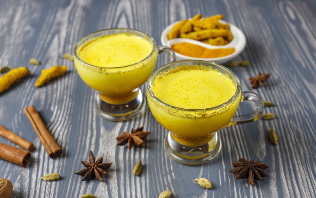 Золотий чай з куркумою