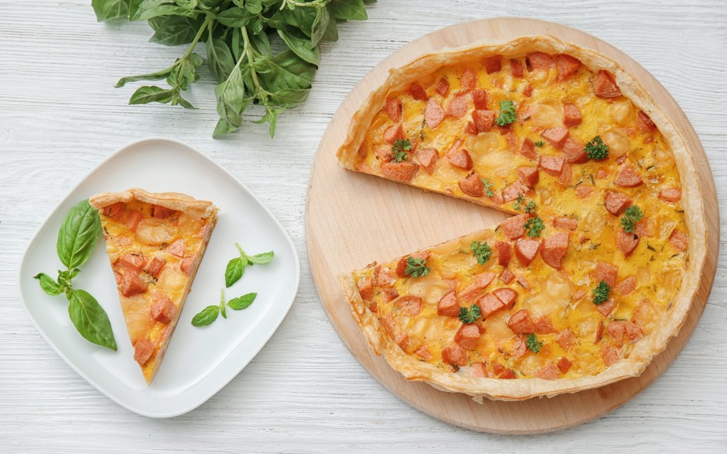 Піца з ковбасками