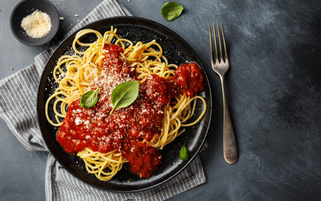 Макароні з томатною пастою