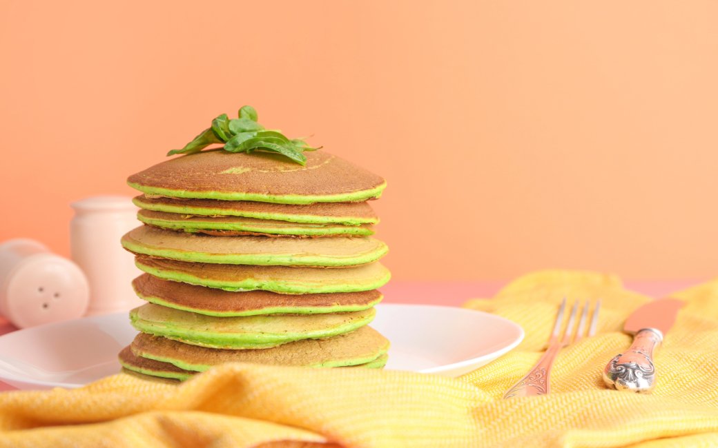Панкейки з бананами та шпинатом