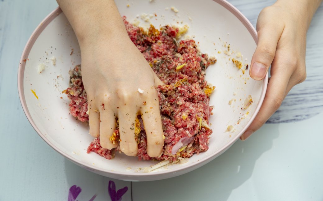 Чи треба додавати яйця в котлети