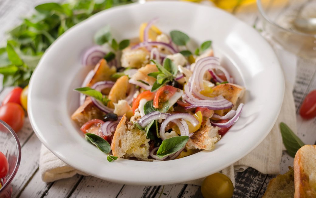 Італійський салат панцанела