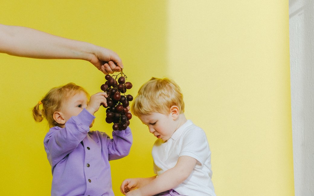 чи можна дітям їсти виноград з кісточами