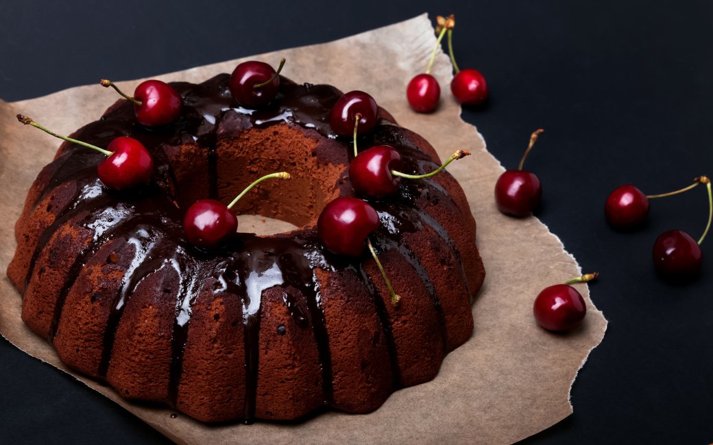 Постный шоколадный кекс с вишней