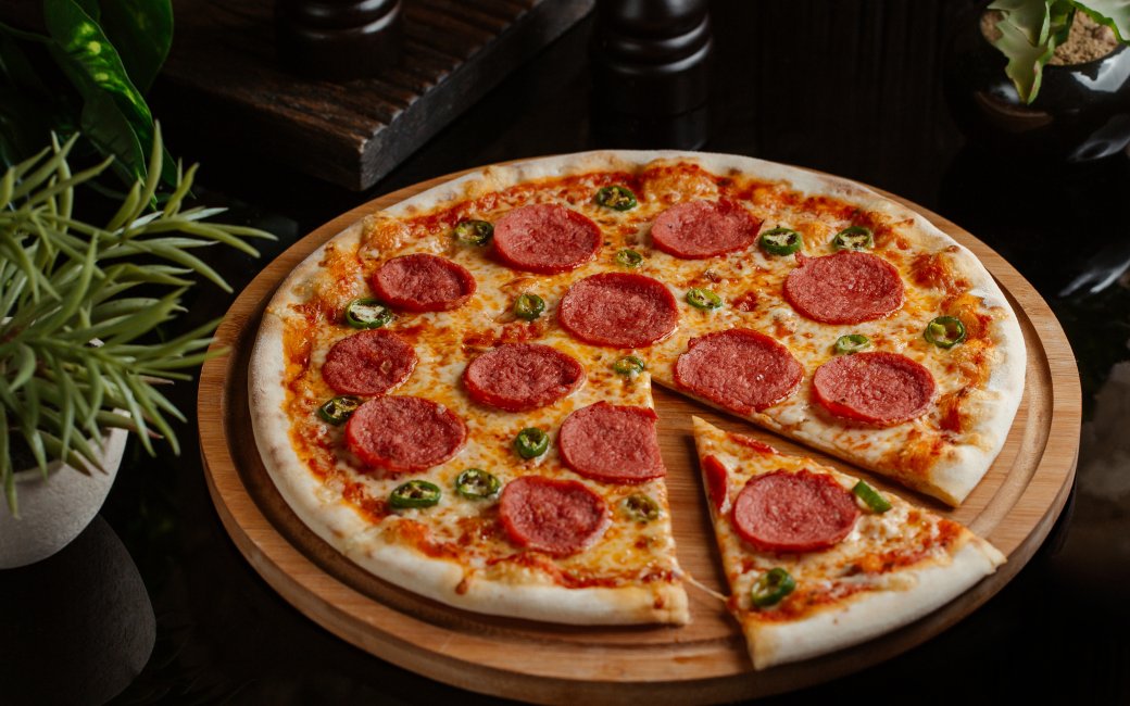 Піца з салямі