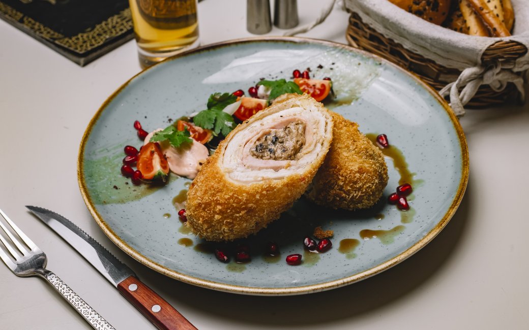 М'ясні рулети з начинкою