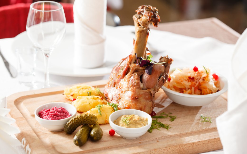 Рулька і вино