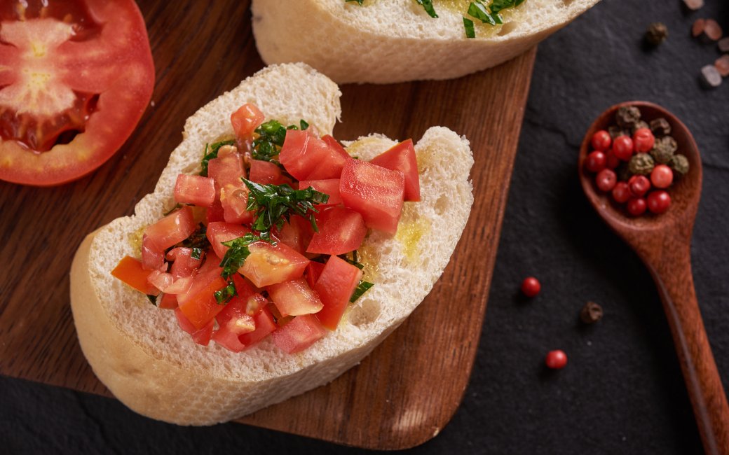 Італійська брускета з томатами