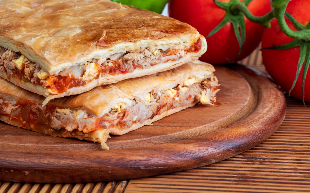 Пиріг з рибно-цибулевою начинкою