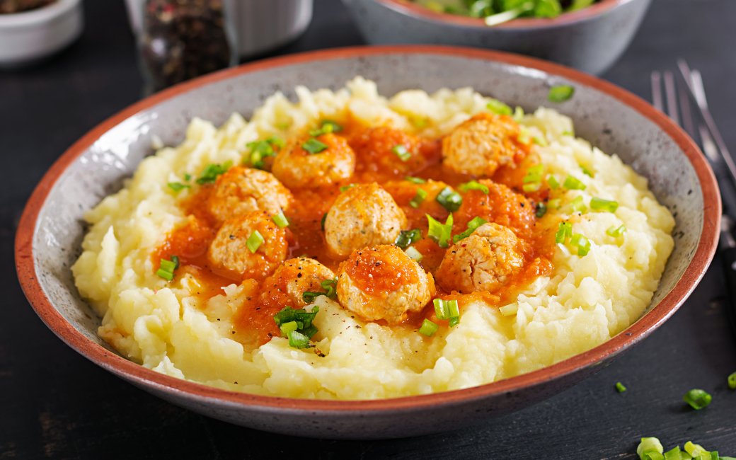 Картопляне пюре з фрикадельками