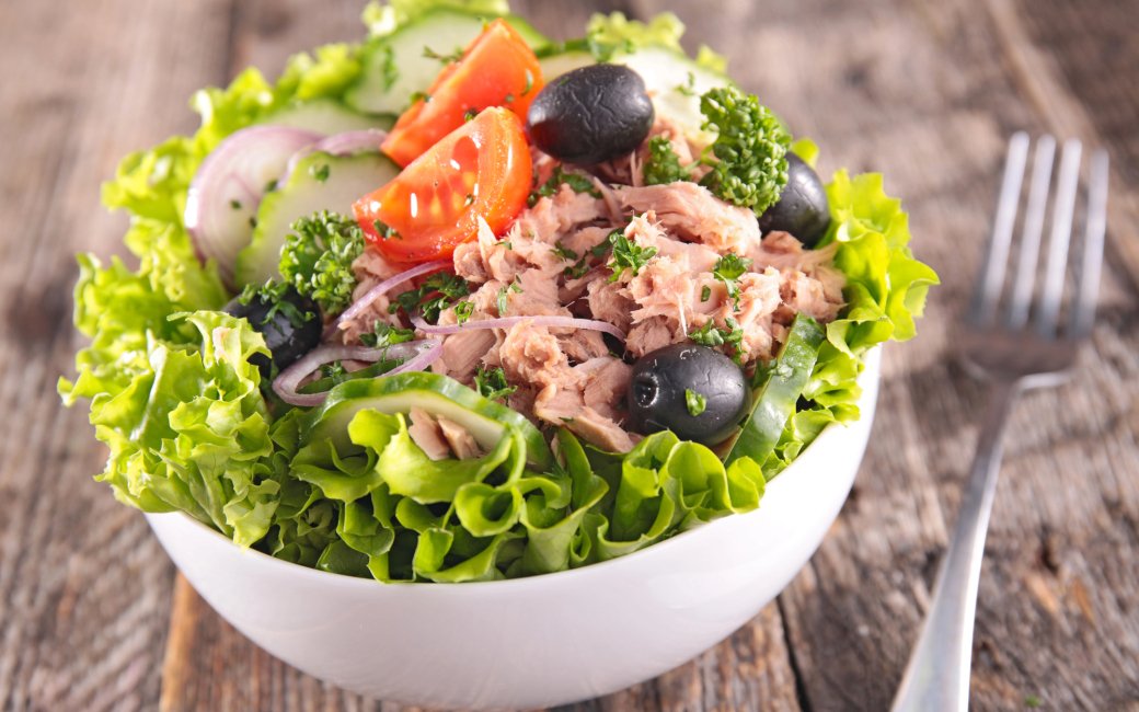 Салат з тунцем