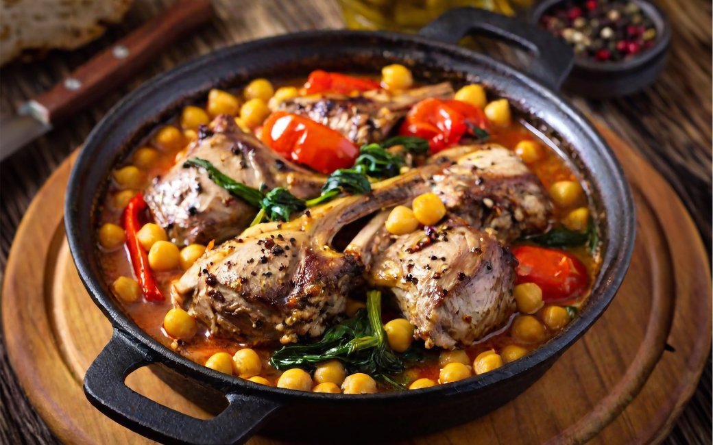 Шматки баранини запечені з нутом