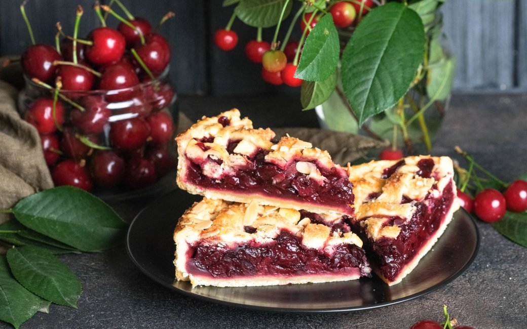 Пиріг з вишнями