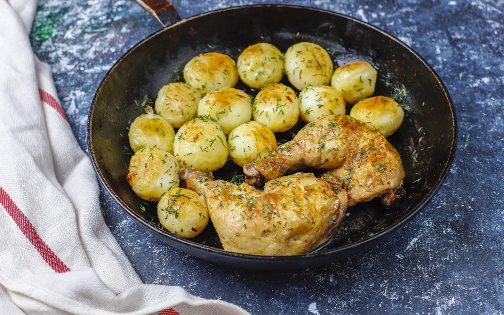 Молода картопля з куркою