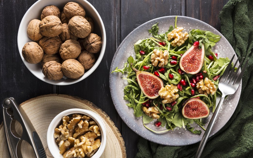 Горіхи в салаті