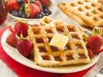 Бельгійські вафлі з полуницею