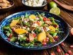 Салат з хурмою, курятиною і фетою