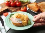 Яйця бенедикт з томатами