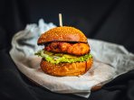 Гамбургери з котлетою із індички, грушею і горгондзолою