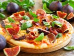 Пицца с инжиром и ветчиной