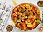 Курячі стегна на картоплі