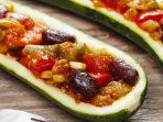 Цукіні, фаршировані квасолею і овочами