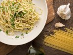 Спагеті з часником та зеленню
