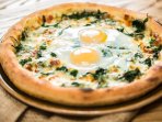Пицца с яйцом