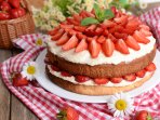 Торт з полуницею і кремом