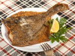 Камбала смажена цілою