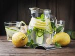 Лимонно-огірковий коктейль з горілкою