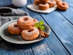 Пончики на тарілці