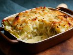 Цибуля-порей, запечена з бринзою