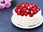 Полуничний торт безе