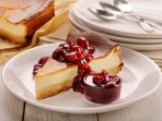 Ніжний чізкейк без випічки з вишневим конфітюром