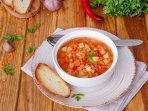 Суп із червоної сочевиці з помідорами
