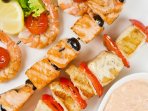 Шашлички з морепродуктів з соусом
