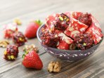 Полуничний рахат-лукум з горіхами