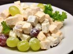 Салат з куркою і виноградом