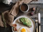 Сніданок з авокадо